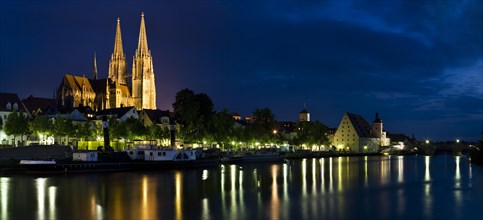 Regensburg Cathedral at night