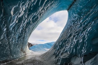 Ice cave in Svinafellsvatn