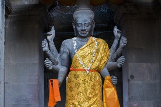 Vishnu statue with baldachin