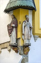 Figures of St Stephen and St. Nicholas at the Wilder Mann Hotel