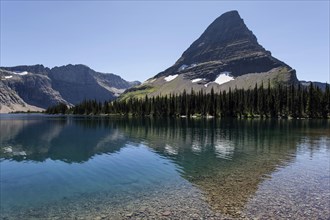 Hidden Lake with Bearhat Mountains