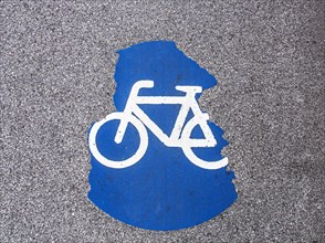 Cycle path marking on a pavement