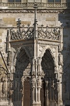 Entrance portal of the main facade