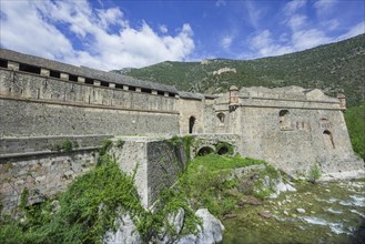 Fortification on the river La Tet