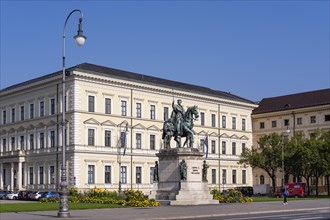 Equestrian statue of King Ludwig I and Palais Leuchtenberg