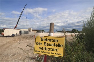Prohibition sign 'keep off construction site'