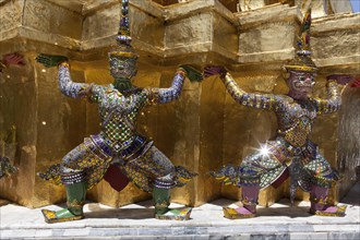 Yaksha statues at the golden chedi