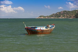 Small fishing boat off the island of Hon Mun