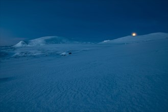 Moonset in the wintry Fjell