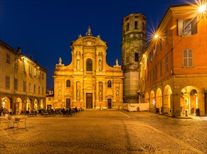 Piazza and Church of San Prospero at night