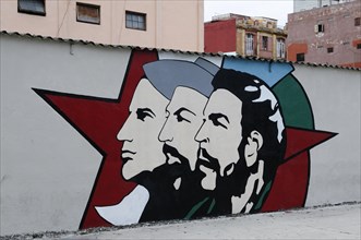 Mural 'Todo por la Revolucion' with national heroes Julio Antonio Mella