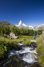 Man hiking at Grindjisee lake