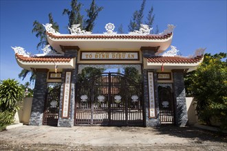 Entrance of the Dieu An Pagoda