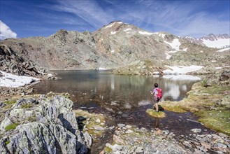 Mountaineers during the ascent to the Kortscher Schafsberg in Schnals