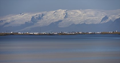 Town of Hofn in front of the Vatnajokull glacier