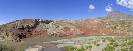 Grande River and colourful mountains