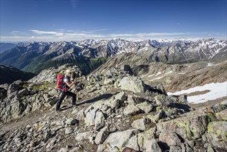 Mountaineer during the ascent to the Grawand through the Finailtal