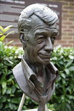 Rudi Carrell bust