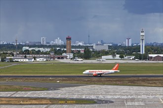 Airbus A319 of easyJet on the runway