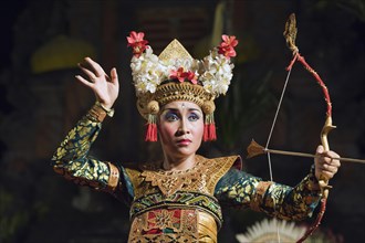 Legong dance at Puri Saraswati Temple