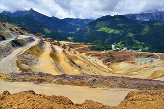 Open pit ore mining