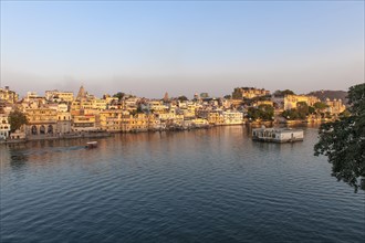 Historic centre and the city palace on Lake Pichola