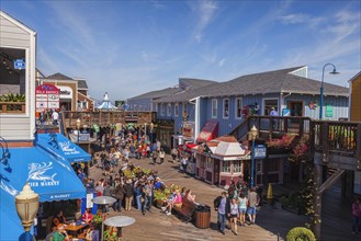 Crowds on Pier 39