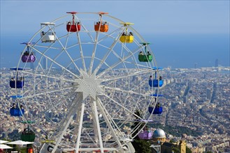 Ferris wheel in the Tibidado amusement park with views across the city