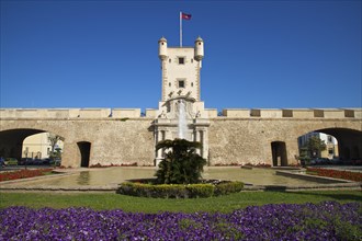 Puerta de Tierra gate at Plaza de la Constitucion