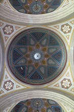 Ceiling vault in the corridor