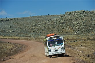 Local bus passing the Sanetti Plateau