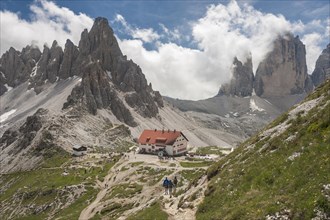 Dreizinnenhutte in front of the Paterno