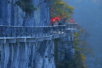 Guigu Cliff Path along the rock face