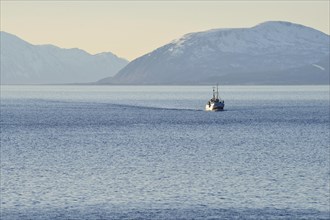 Ship in the Sortlandsund between islands