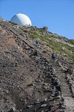Hiking trail with steps at Pico do Arieiro with a weather station