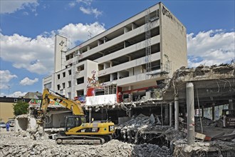 Demolition of the Hertie-Haus