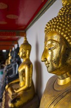Golden statues of Buddha in Wat Po temple