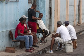 Roadside hairdresser in the centre of Havana