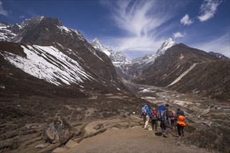 Hikers arriving in Machhermo