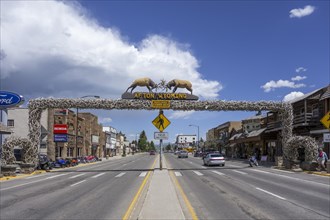 The world's largest arch made of wapiti antlers