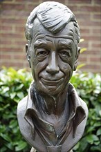 Rudi Carrell bust