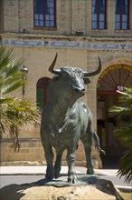 Bull sculpture in front of the bullring