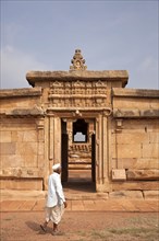 Indian visitors in the Hindu temples from the time of the Chalukya Empire at Aihole