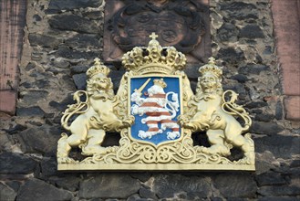 Coat of arms with lions on the facade of Altes Hofbrauhaus restaurant