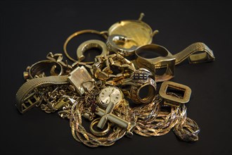 Various old gold jewellery