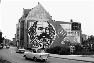 Agitation wall with the portrait of Karl Marx and display of date