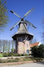 Johanna De Vrouw windmill at the Emden ramparts