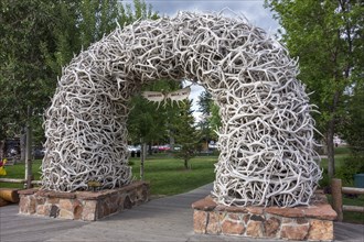 Arch made of wapiti antlers