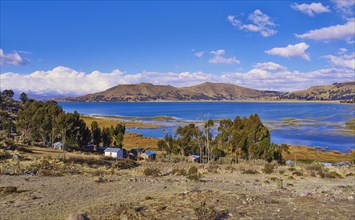 Small houses close to Lake Titicaca