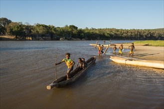 Children with pirogue or dugout
